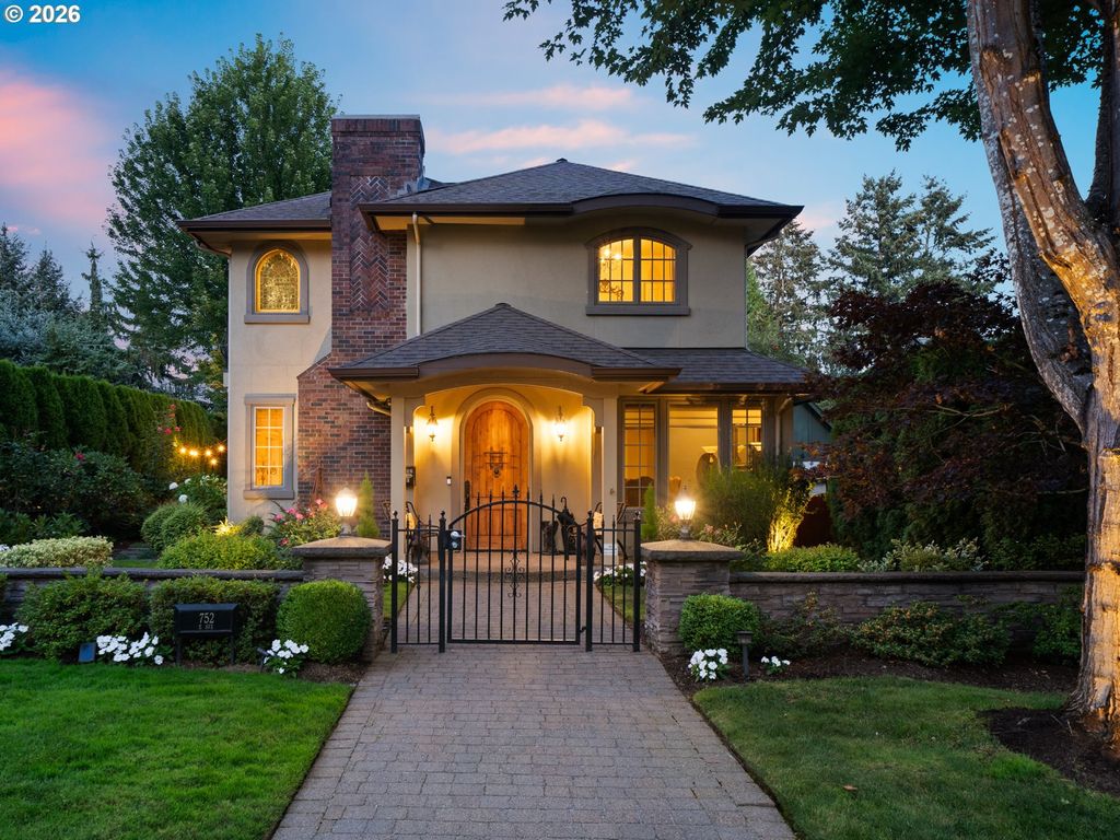 752 E Ave, Lake Oswego