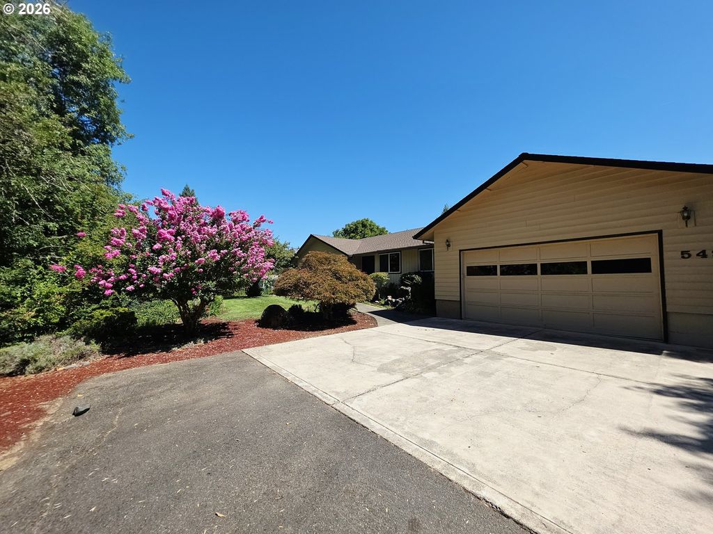 549 Bailey Dr, Roseburg