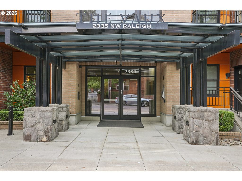 2335 Nw Raleigh St 105, Portland