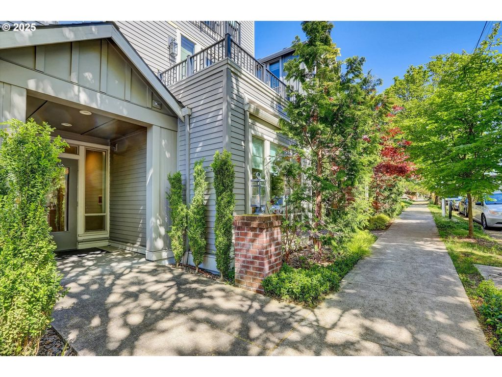 1805 Se Madison St 301, Portland
