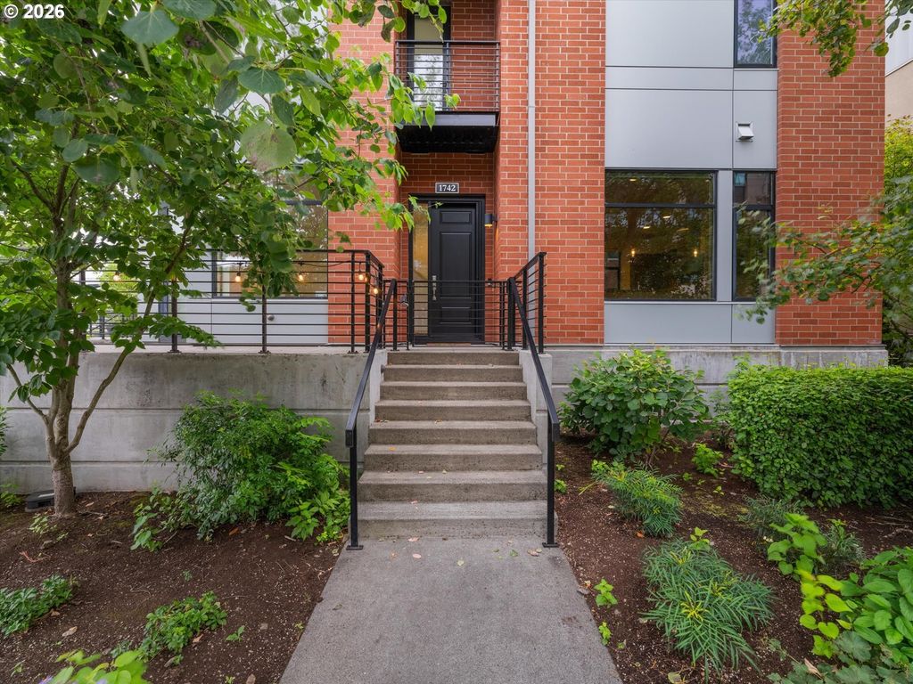 1742 Nw Riverscape St 1742, Portland