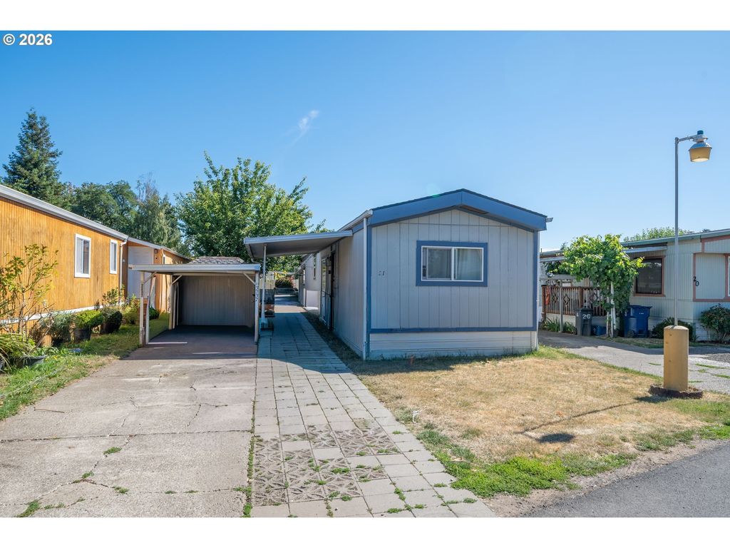 3237 Elm St 21, Hubbard