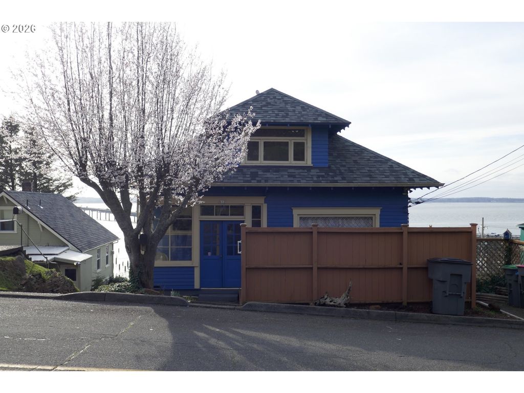 612 Florence Ave, Astoria