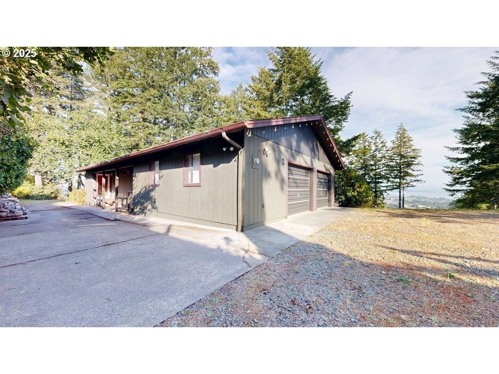16945 Pacific View Dr, Brookings