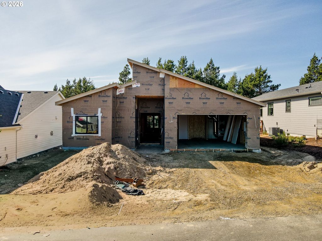525 Meadows Dr, Manzanita