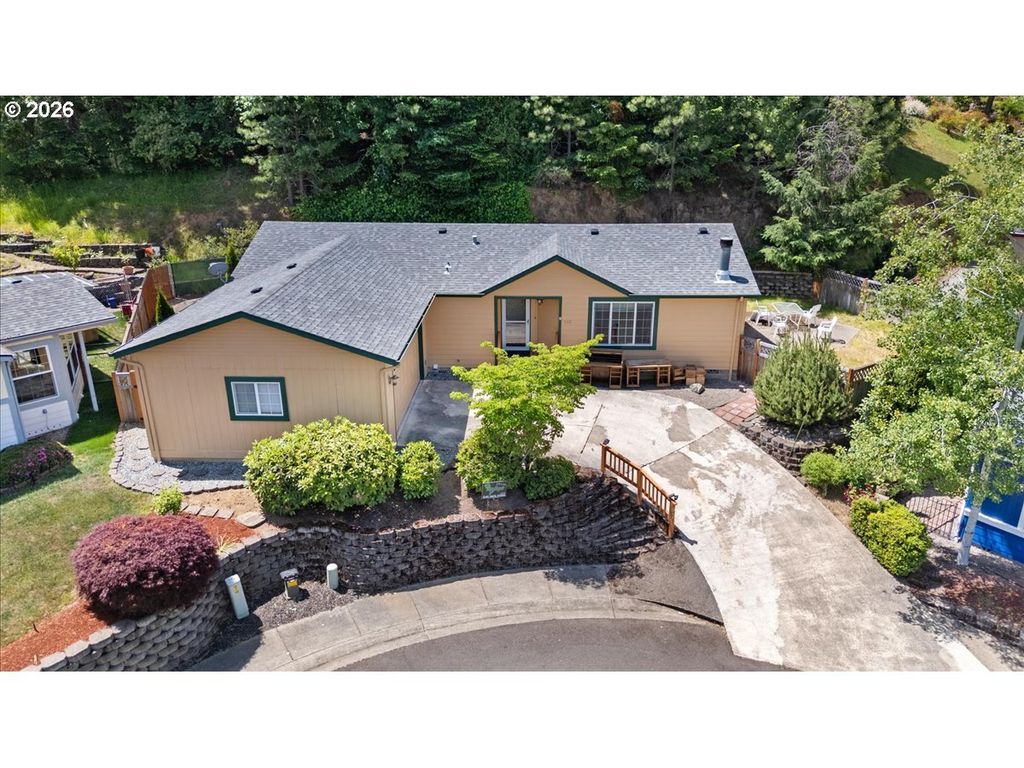 195 Samantha Way, Canyonville