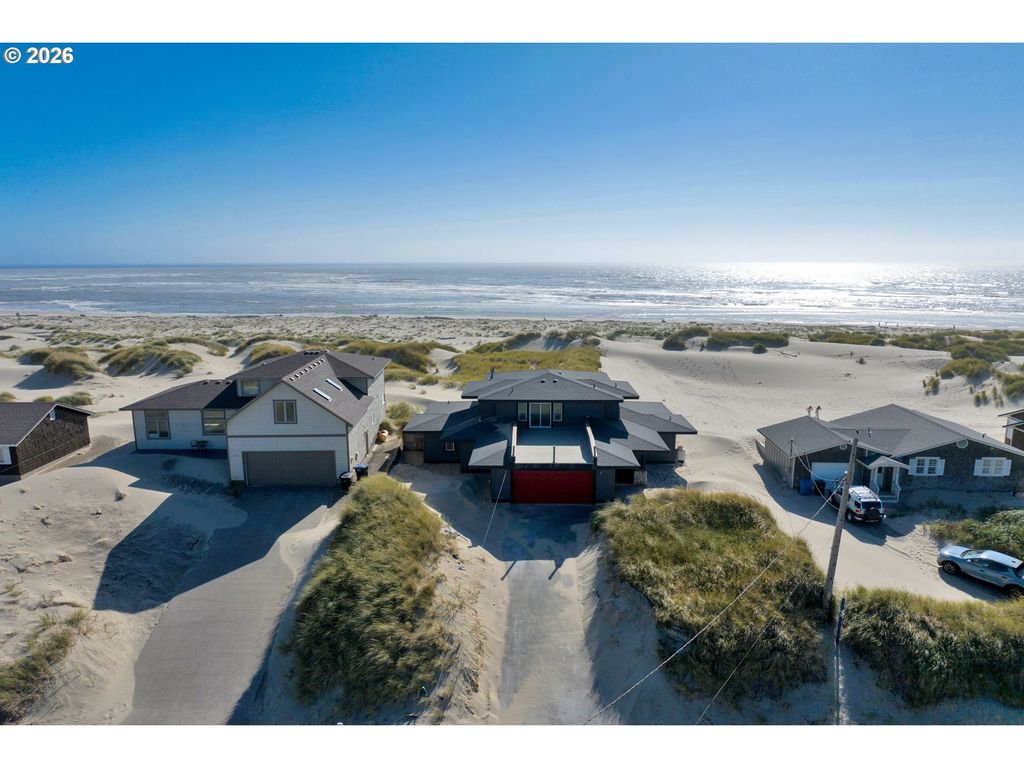 118 Nw Oceania Dr, Waldport