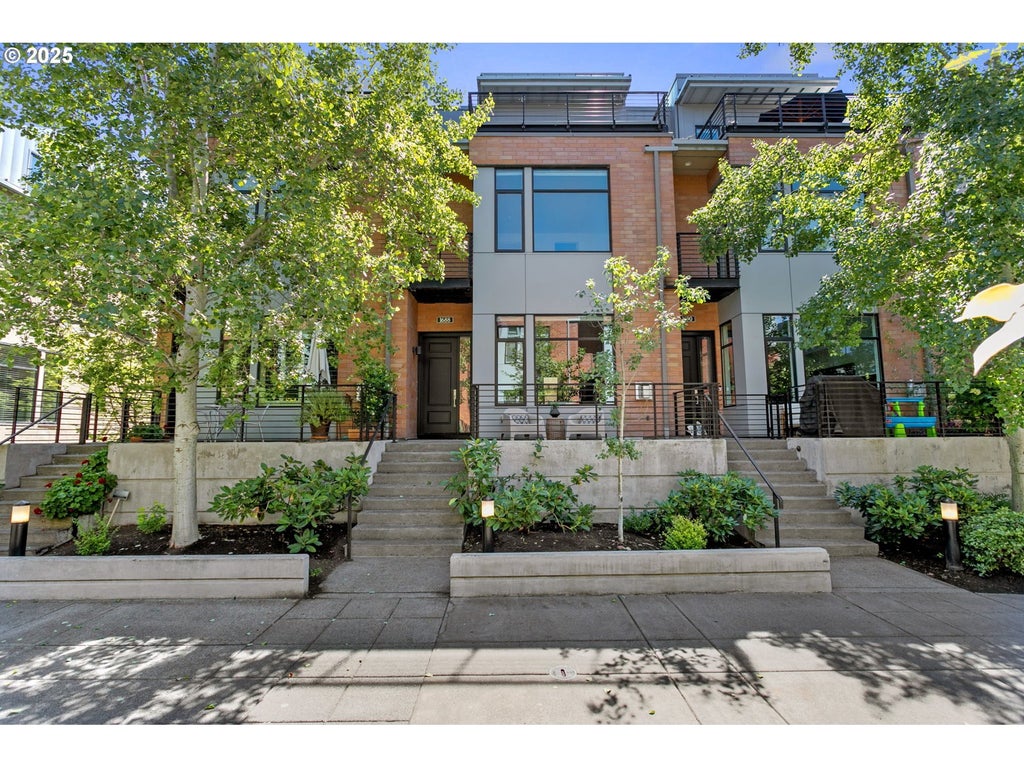 1688 Nw Riverscape St, Portland