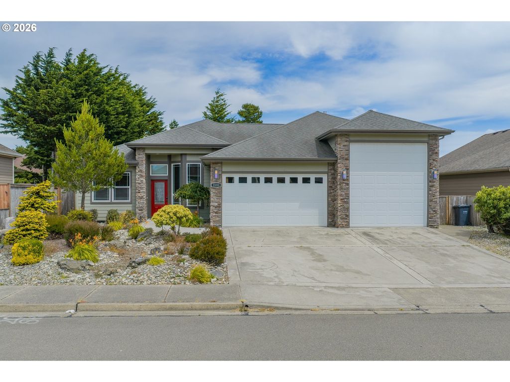 2195 Garfield St, North Bend