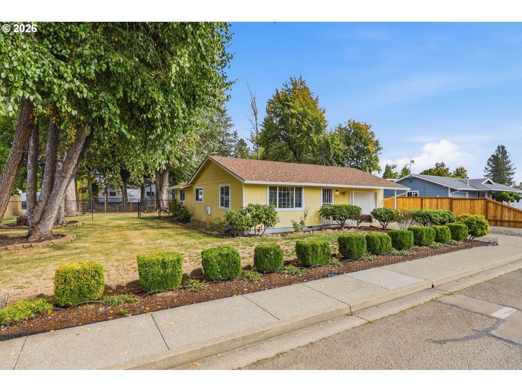 703 E 5th St, Molalla