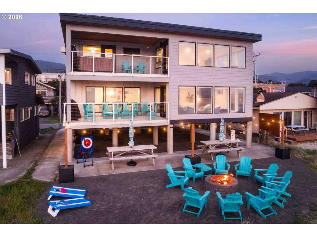 835 N Pacific St, Rockaway Beach