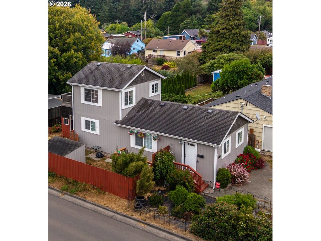 1080 State St, North Bend