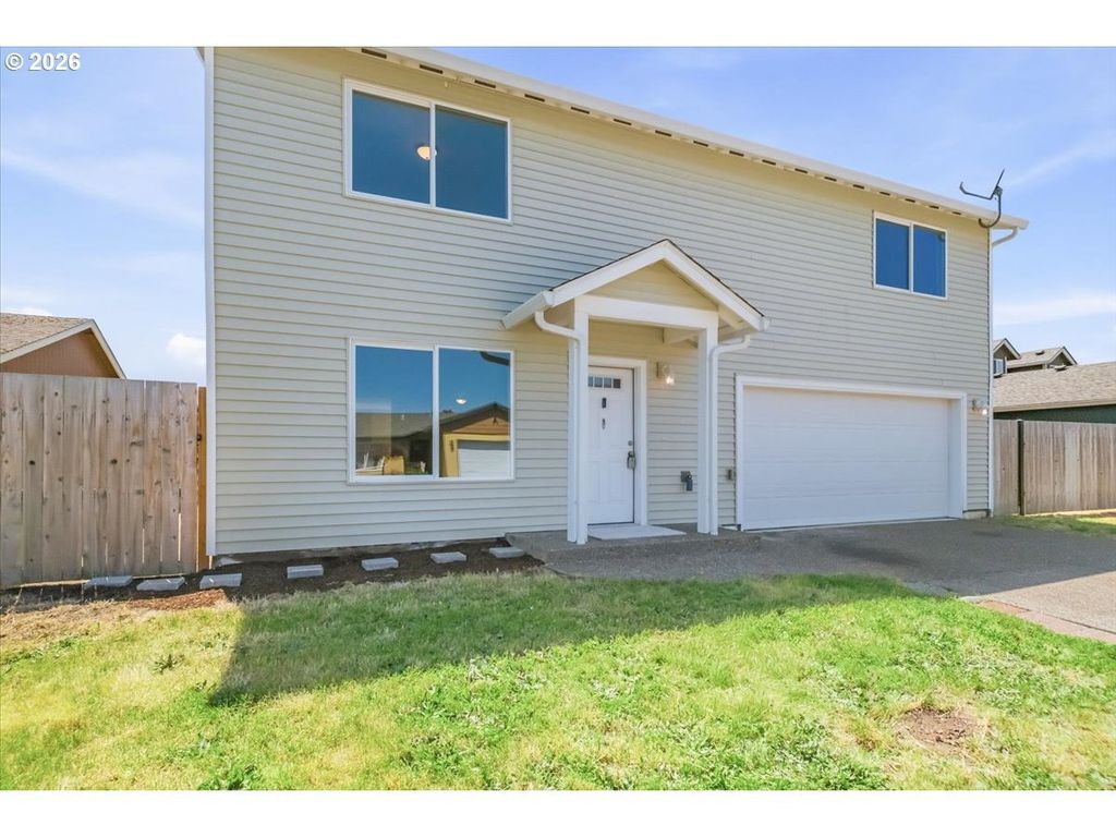 230 E Fir Dr, Gervais
