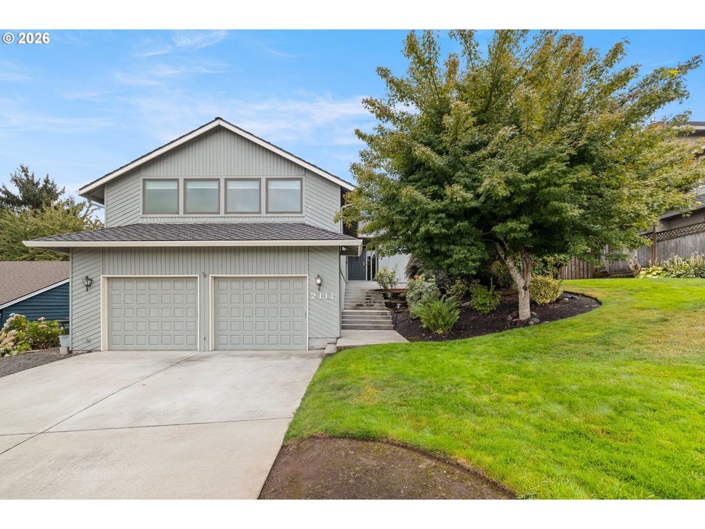 2111 Club House Dr, West Linn