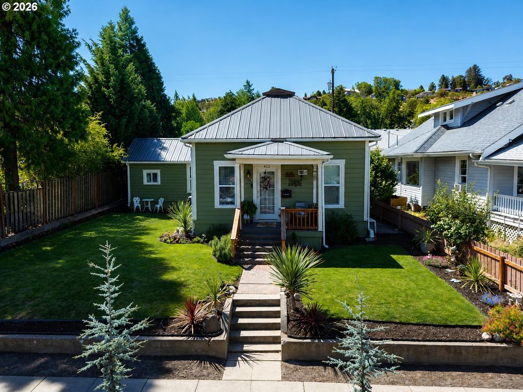 412 E 11th St, The Dalles
