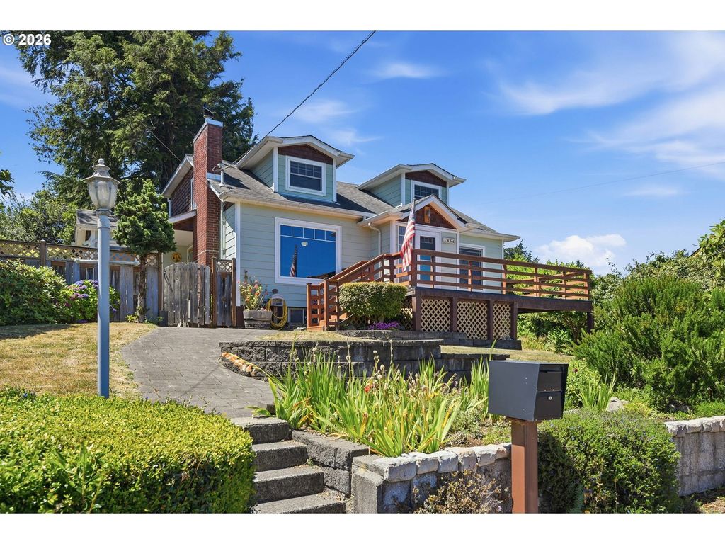 1954 Madrona St, North Bend