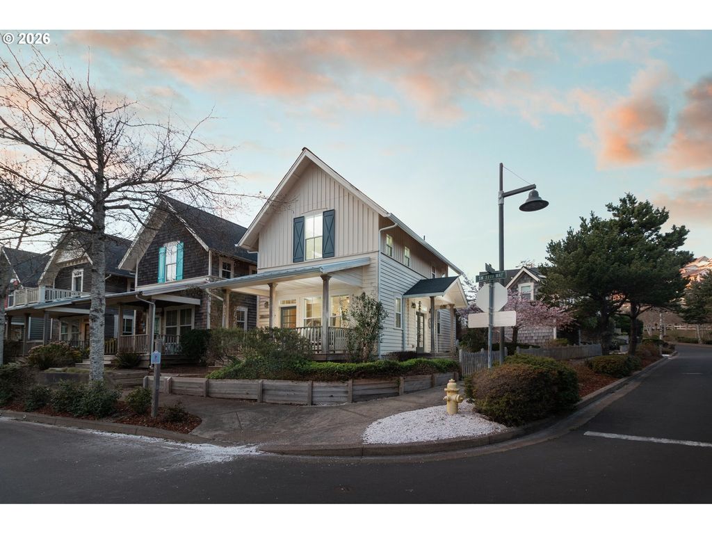 617 Sw 27th Way, Lincoln City