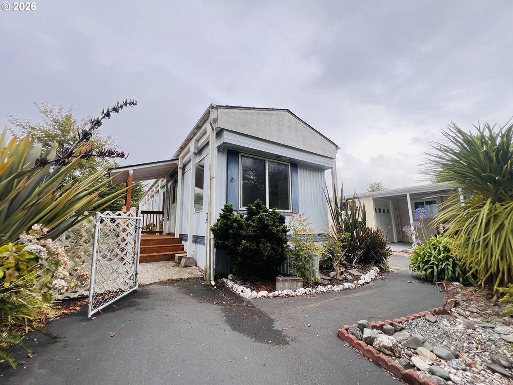 15505 Oceanview Dr 21, Brookings