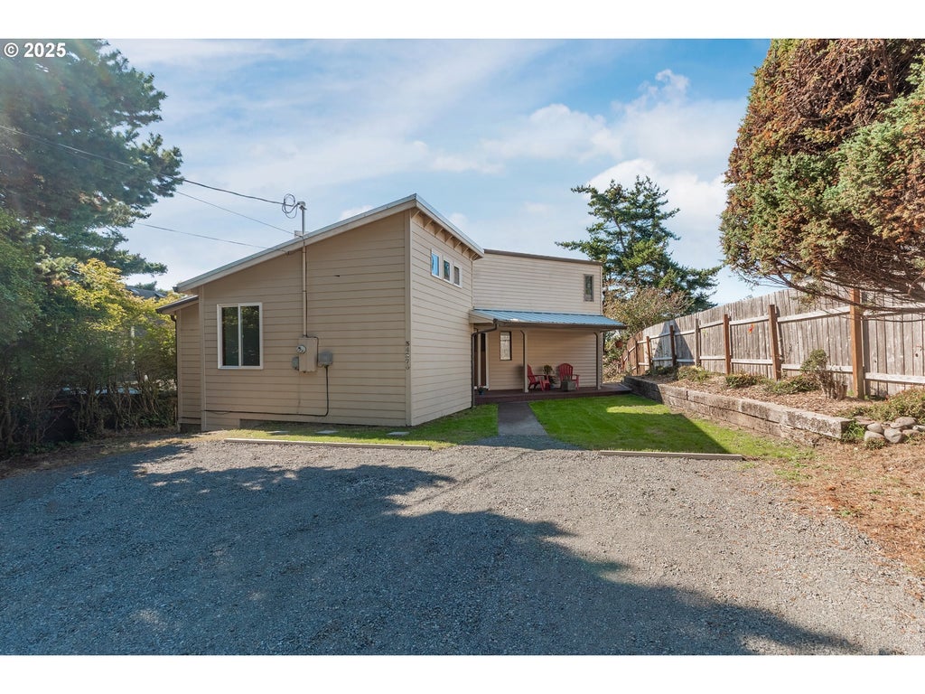 34970 Sixth St, Pacific City