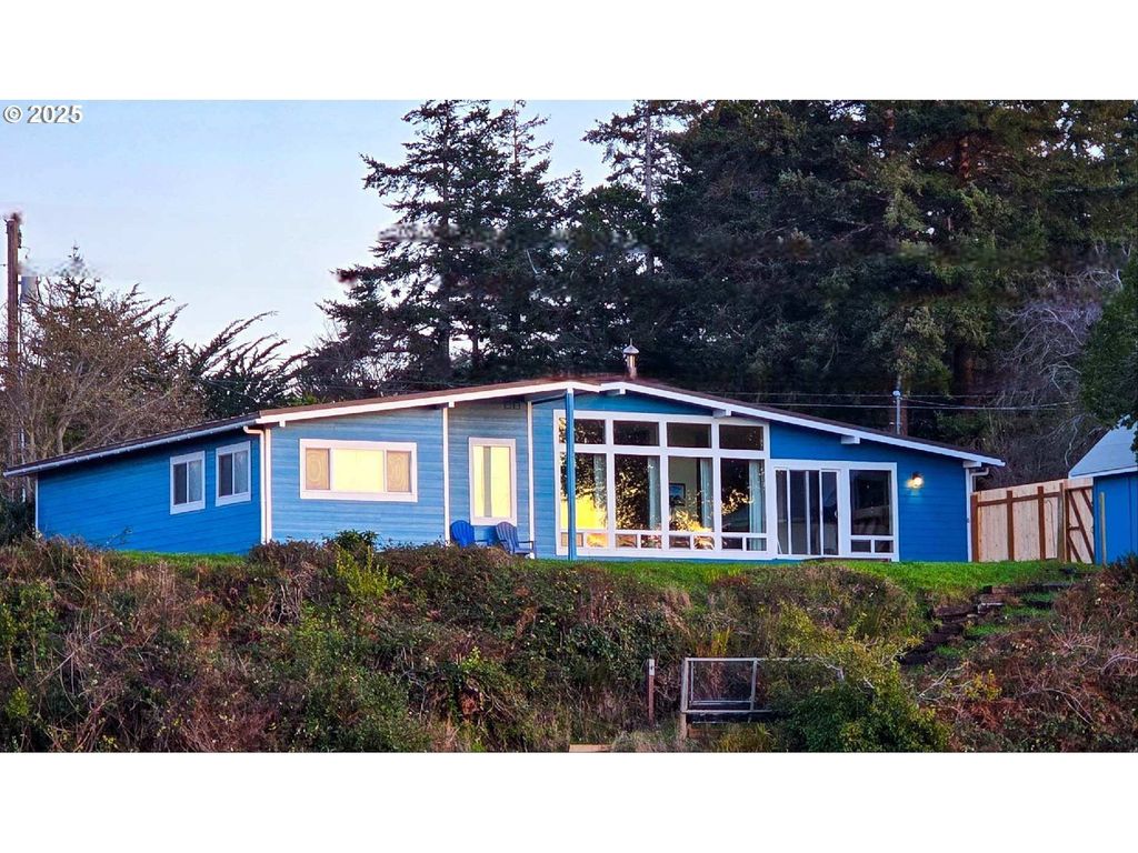 654 Madrona Ave, Port Orford
