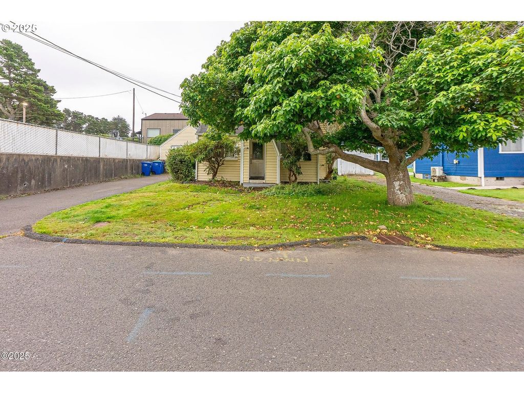1540 Nw 20th St, Lincoln City