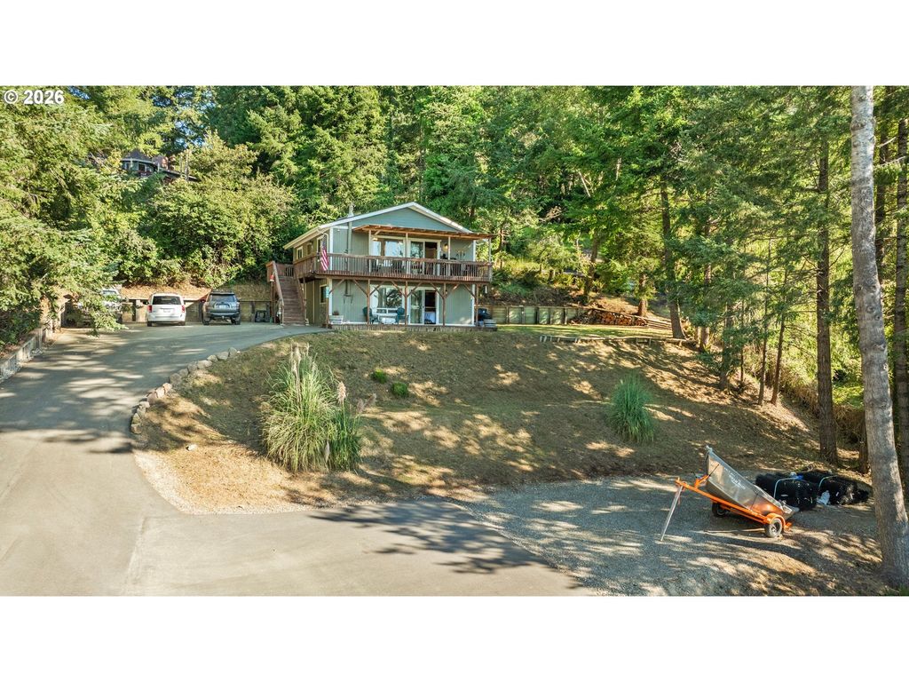 97685 Marina Heights Loop, Brookings