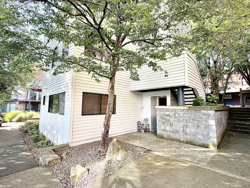 720 Nw Naito Pkwy D24, Portland