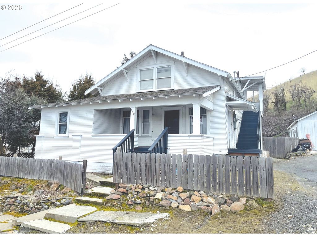 260 W Center St, Heppner