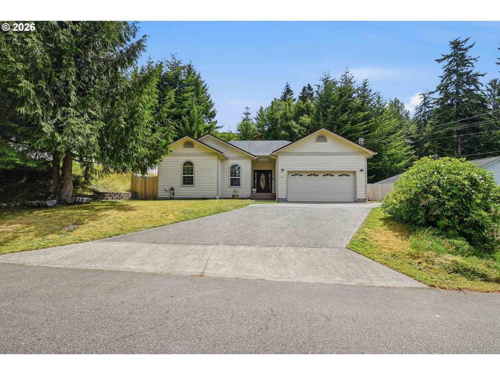 644 9th Ave, Coos Bay