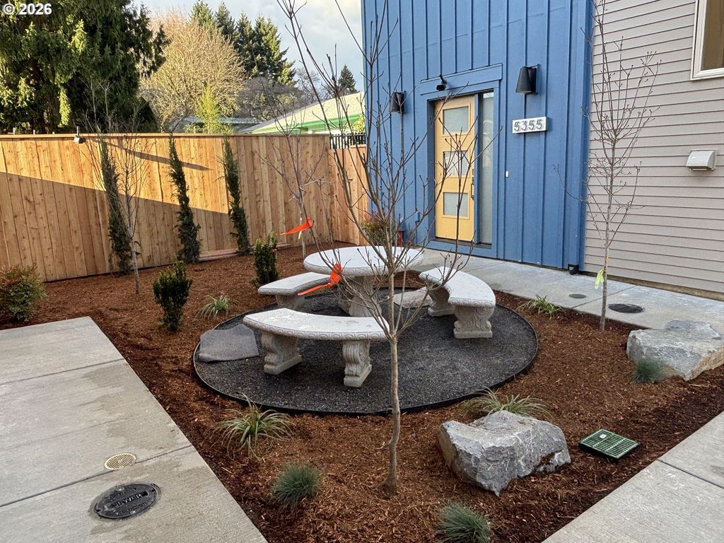 5355 Se Stark St Se, Portland