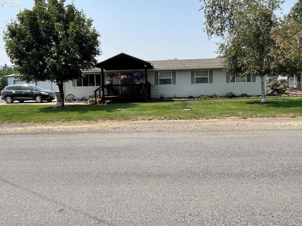 160 S 17th St, Elgin