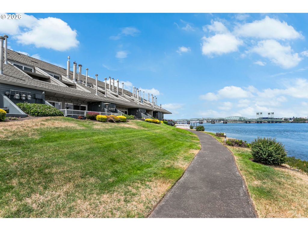 118 N Hayden Bay Dr, Portland