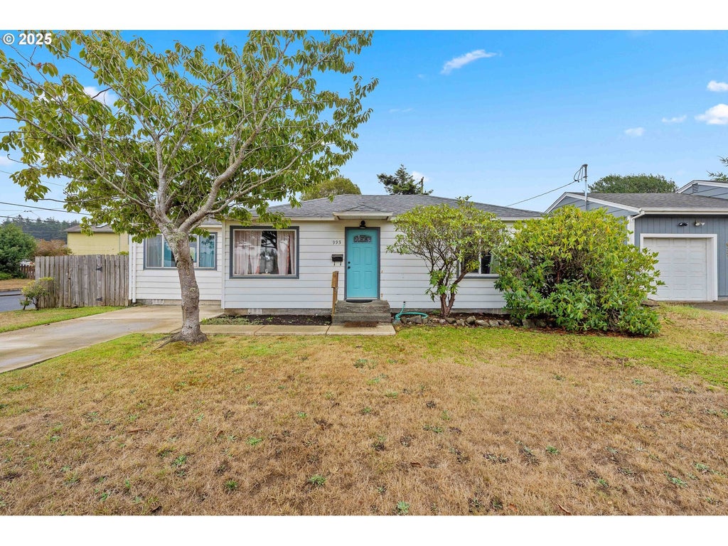 993 Salmon Ave, Coos Bay