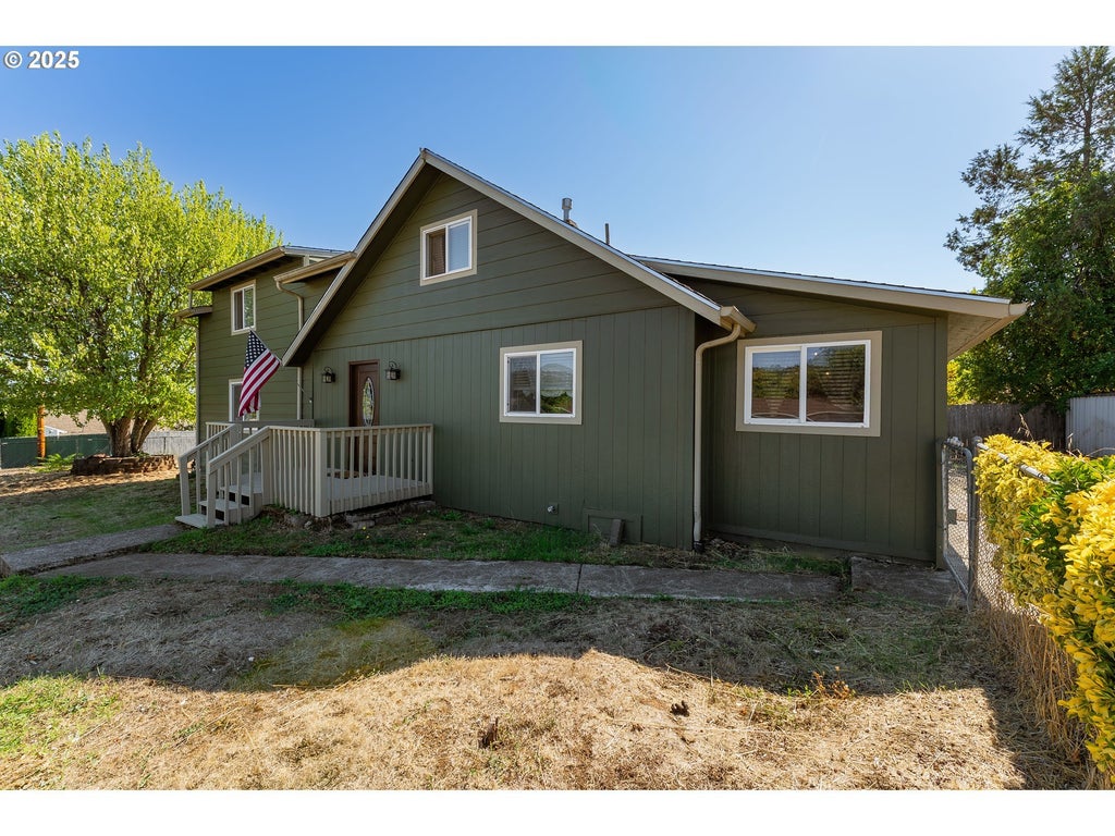 2104 Nw Calkins Ave, Roseburg