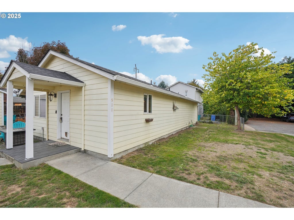 911 Ne Tenney Rd, Vancouver