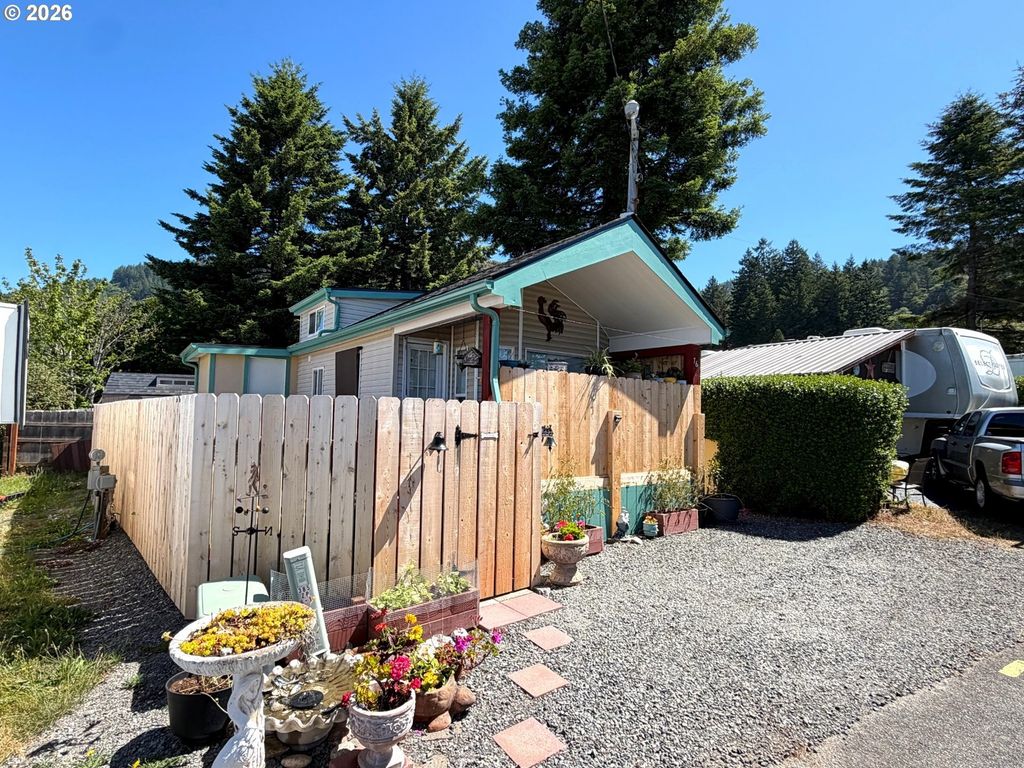 16117 Highway 101 76, Brookings