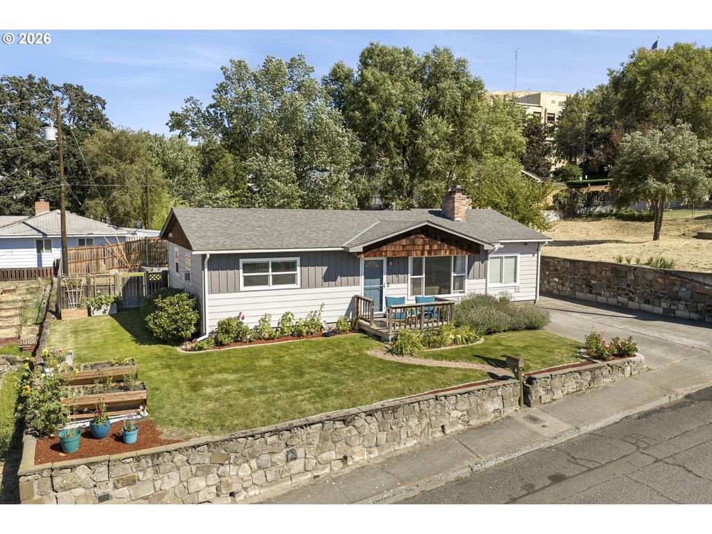 1718 Nevada St, The Dalles
