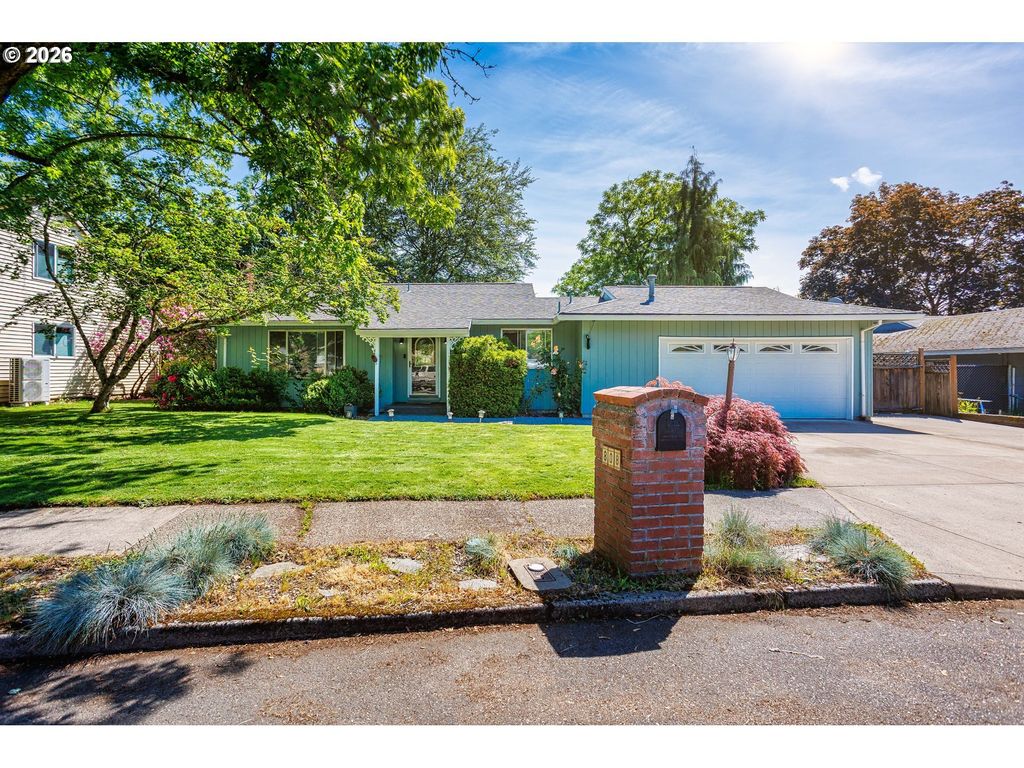 808 Se 156th Pl, Portland