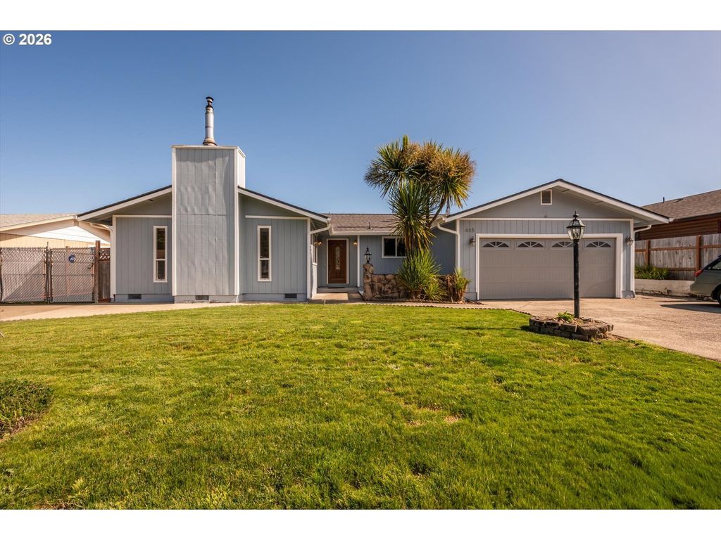 445 Camellia Ct, Reedsport