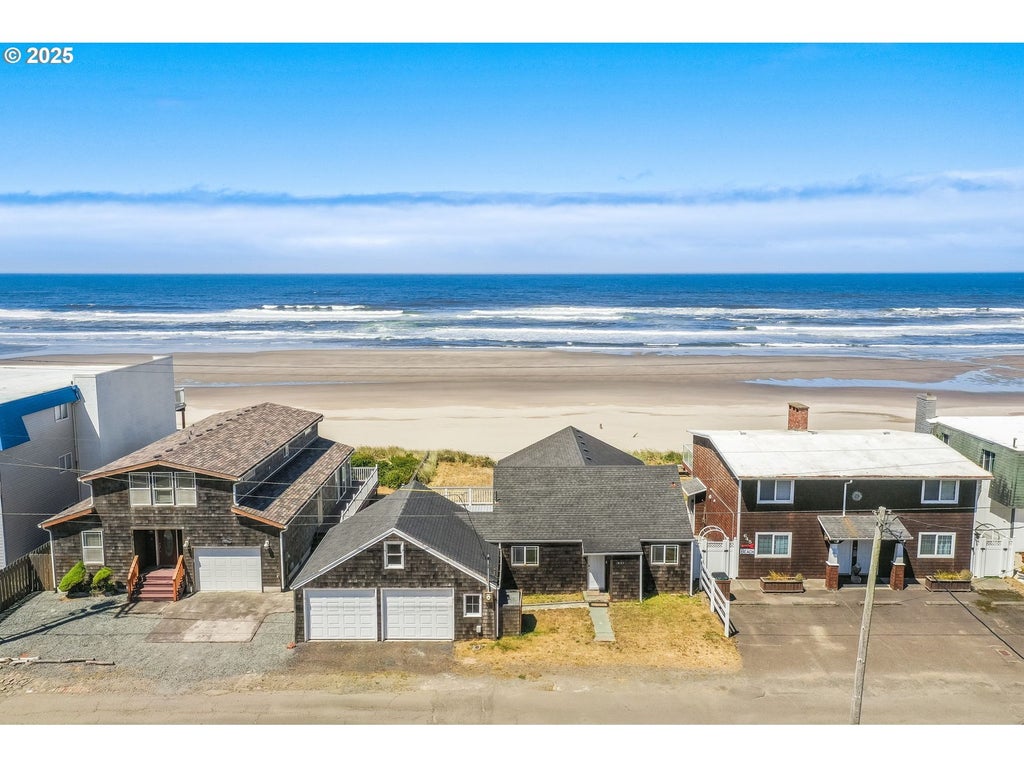 633 N Pacific St, Rockaway Beach