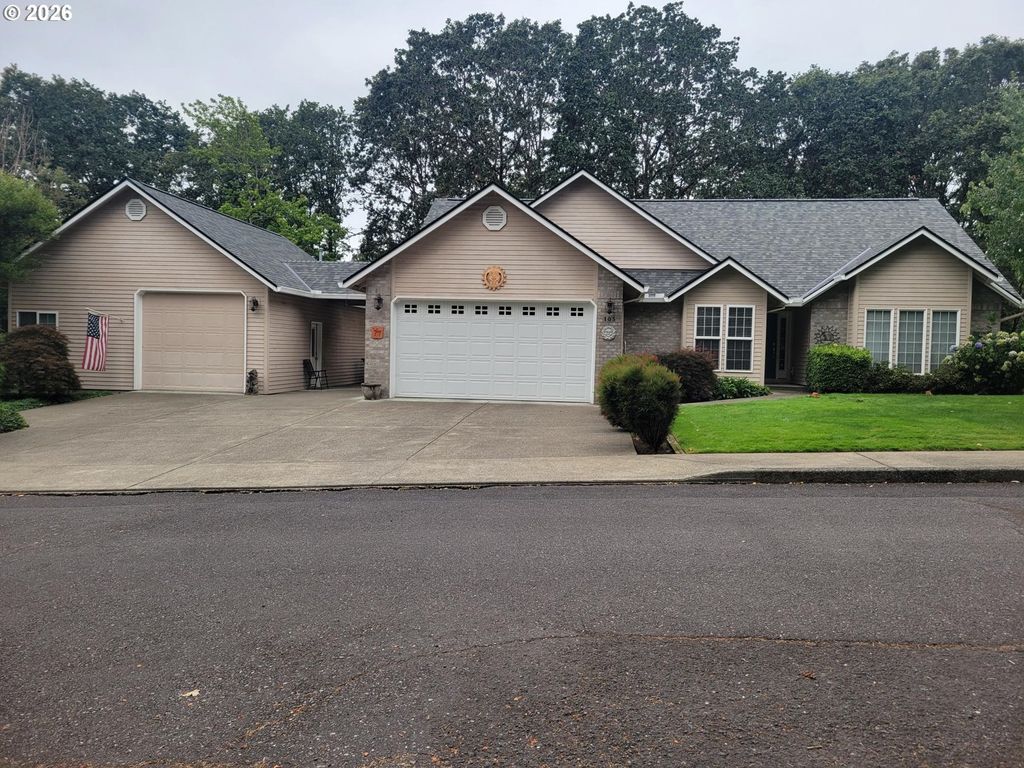105 Madrona Ct, St. Helens