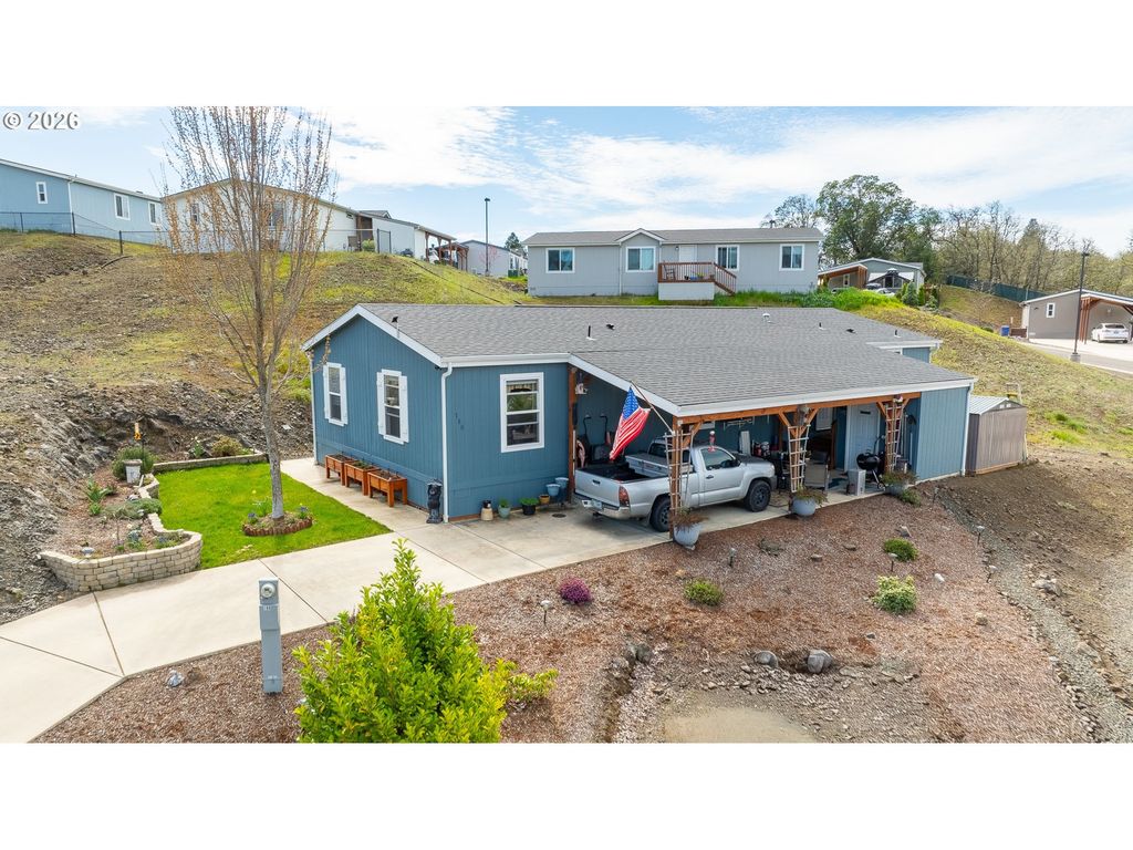 180 Nestucca Ln, Roseburg