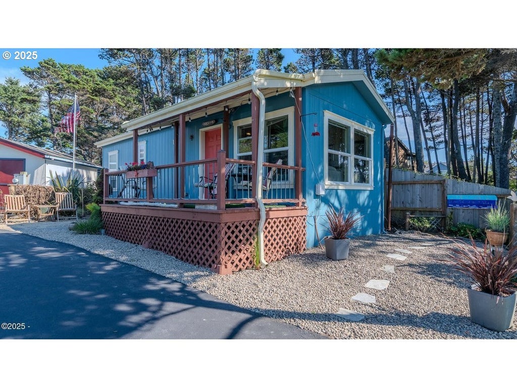 4875 N Highway 101, Depoe Bay