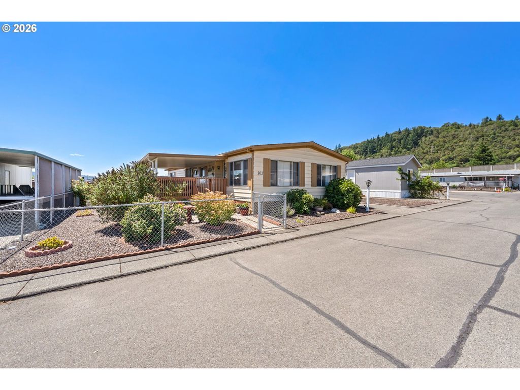 302 Shadow Ranch Ln, Roseburg