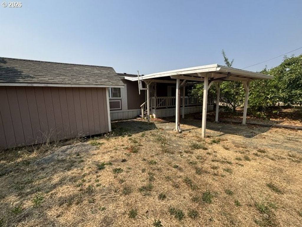 5284 Grange Rd, Roseburg