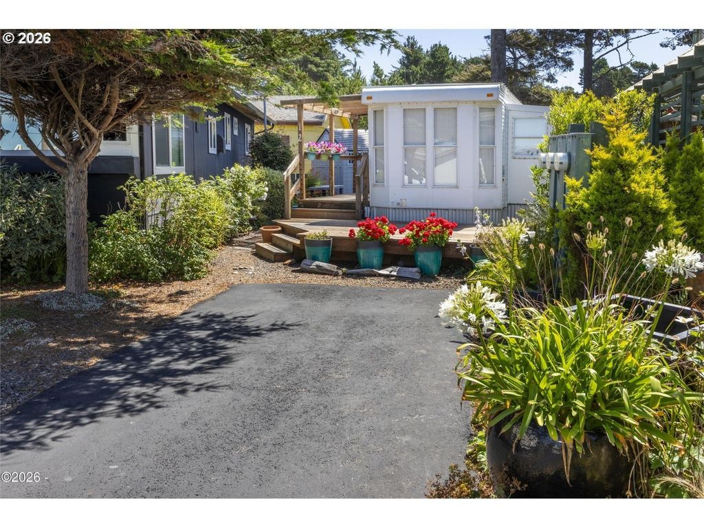 4875 N Hwy 101, 12, Depoe Bay