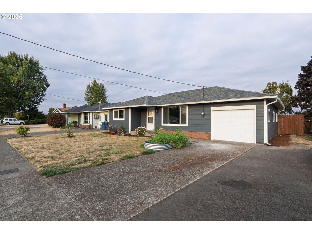 2090 17th St Ne, Salem