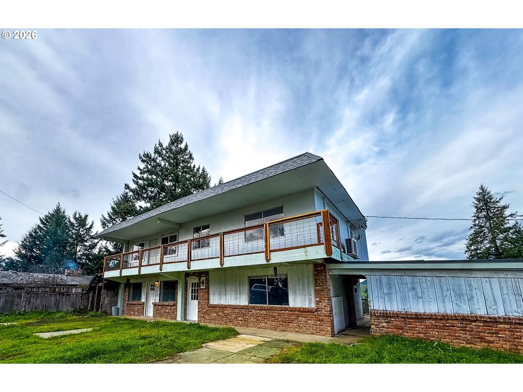 411 Upper Terrace Ln, Glide