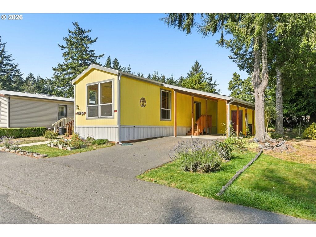 472 Shorepines Pl, Coos Bay