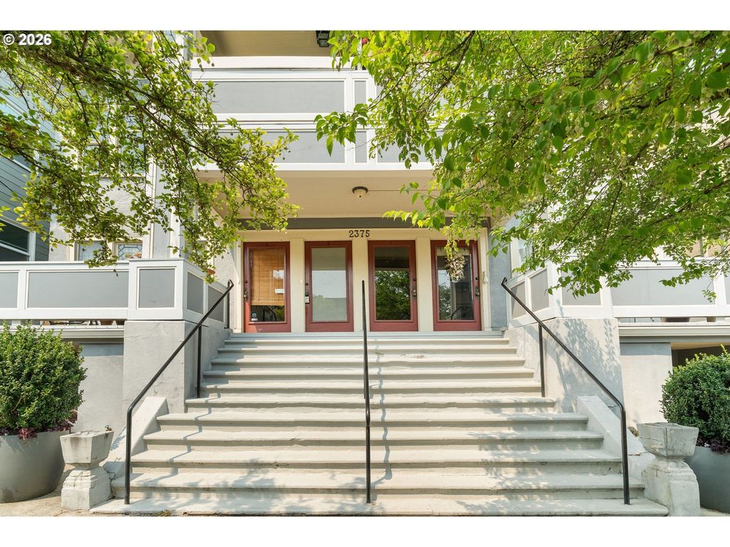 2375 Nw Northrup St B, Portland